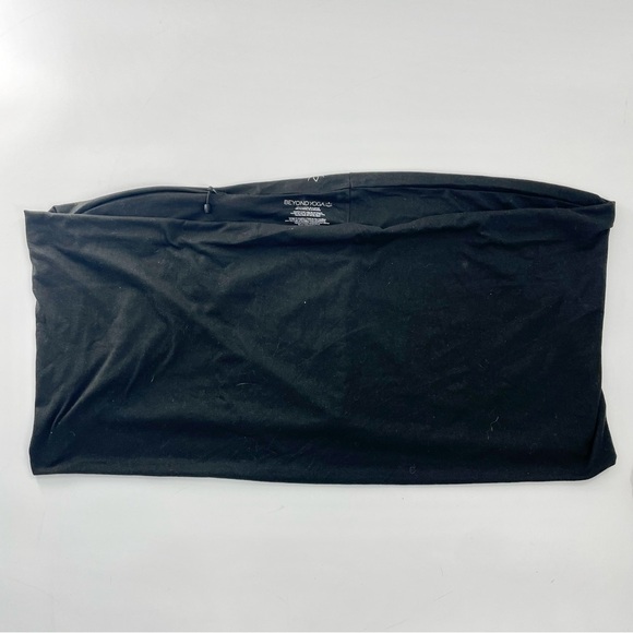 Beyond Yoga Hidden Zipper Cell‎ Phone Pocket Infinity Scarf in Black Jersey Knit - Picture 5 of 11